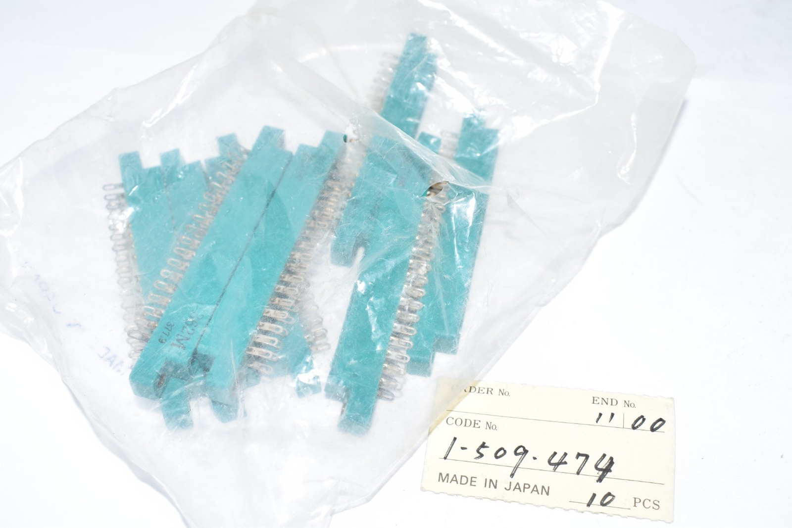 Pack of 8 NEW SONY PARTS 150947400 18 P CONNECTOR 1-509-474-00 Japan