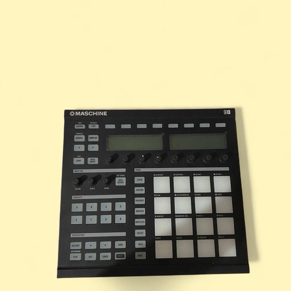 Native Instruments Maschine Sampler & Sequencer Controller, 16-Pad, Black