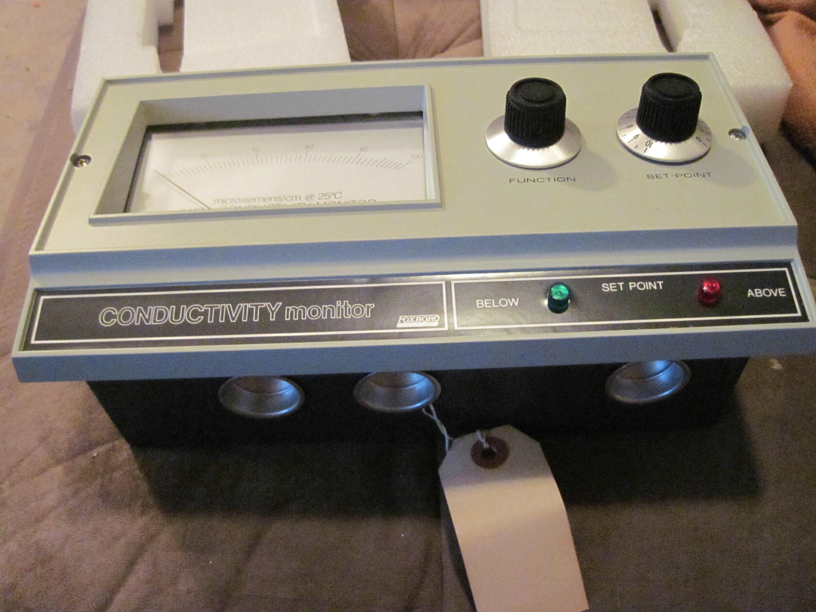 BRAND NEW FOXBORO CONDUCTIVITY MONITOR MICROSIEMENS/CM 25 C 915M
