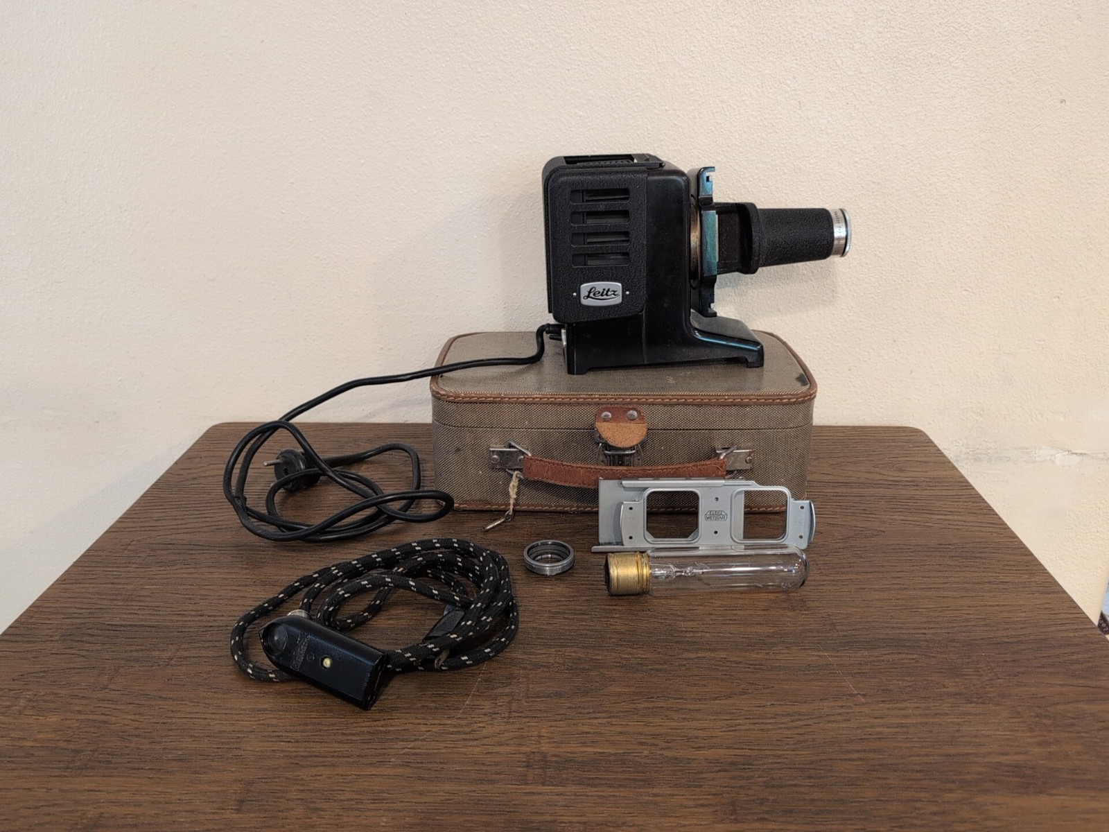 Vintage Ernst Leitz GmbH Wetzlar Slide Projector Hektor f8.5cm 1:2.5 + Case