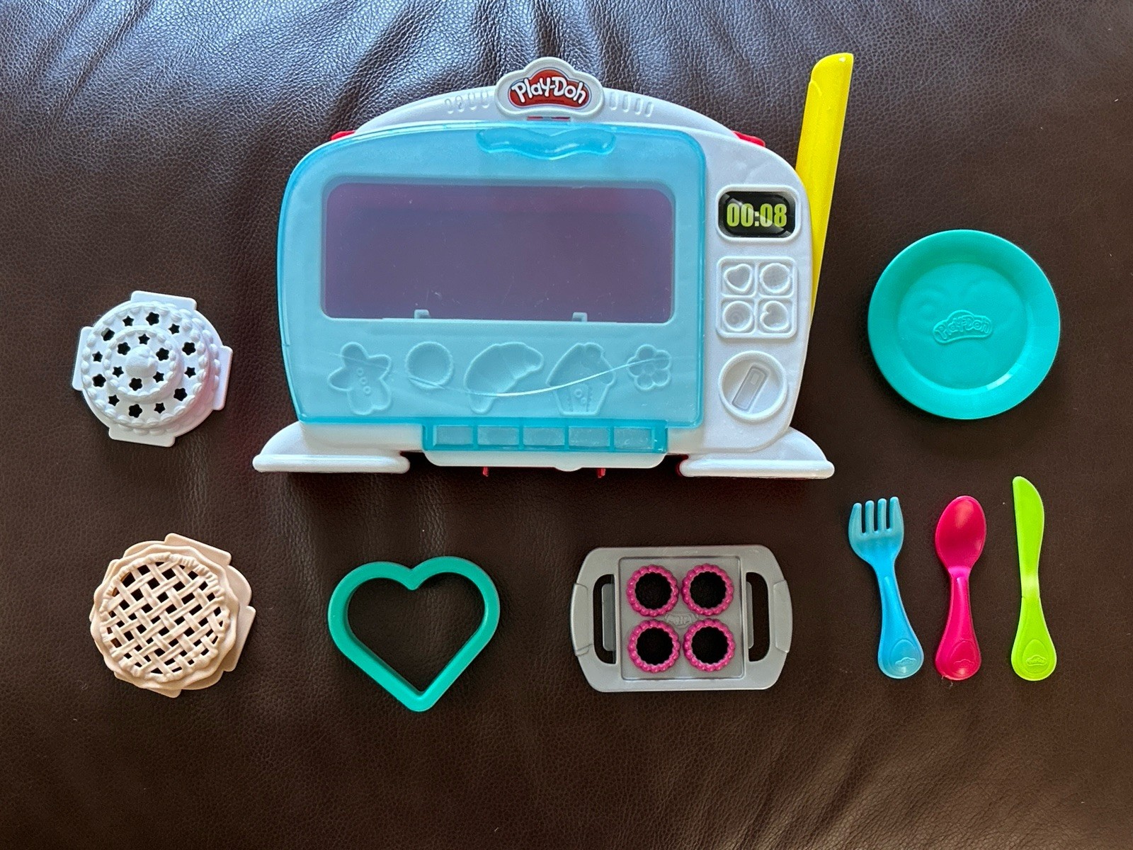 Hasbro Play-Doh Kitchen Creations Magical Oven Playset