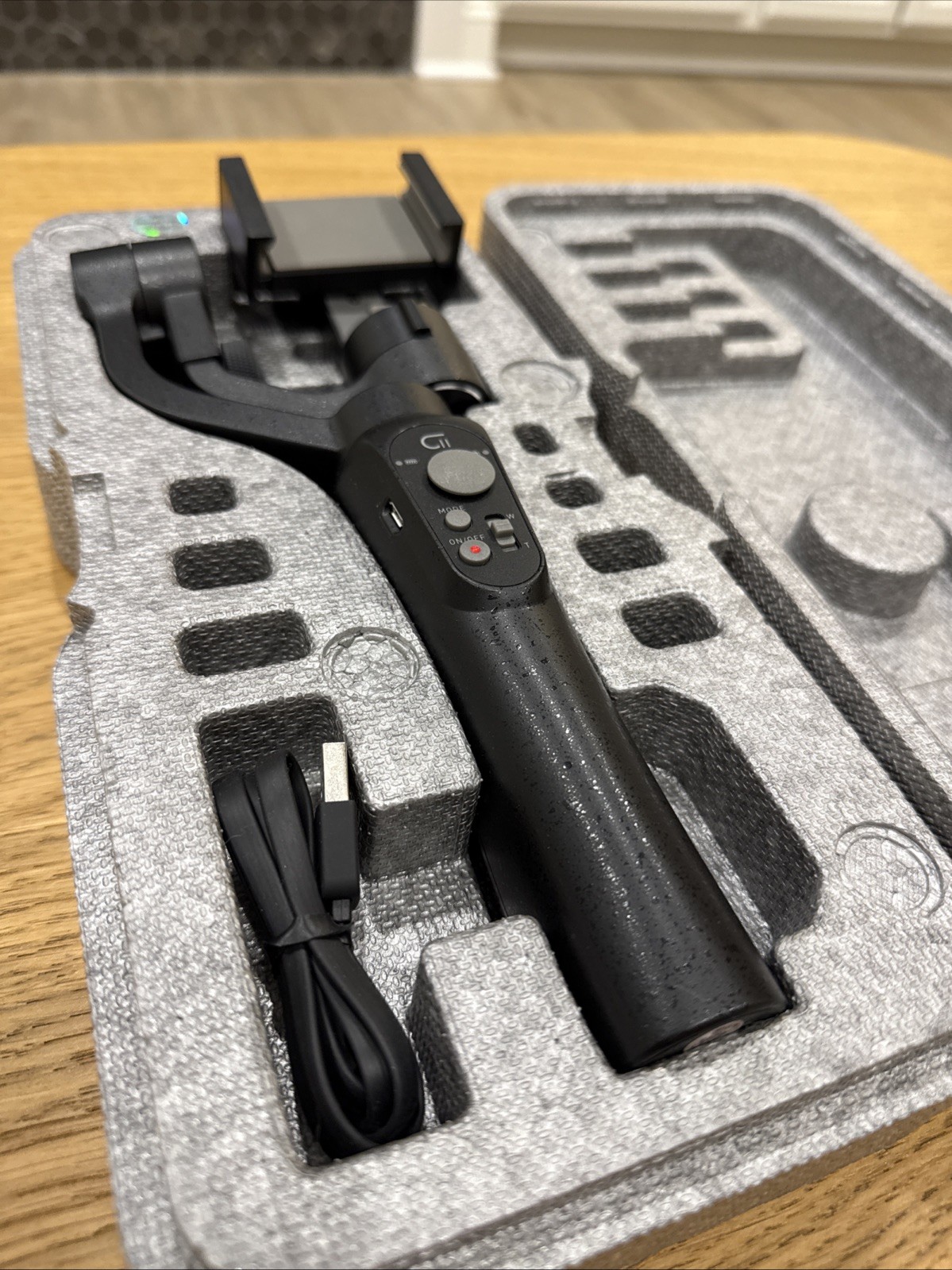 c11 CINEPEER 3-Axis Smartphone Gimbal Stabilizer, iPhone Video Volg OPEN BOX