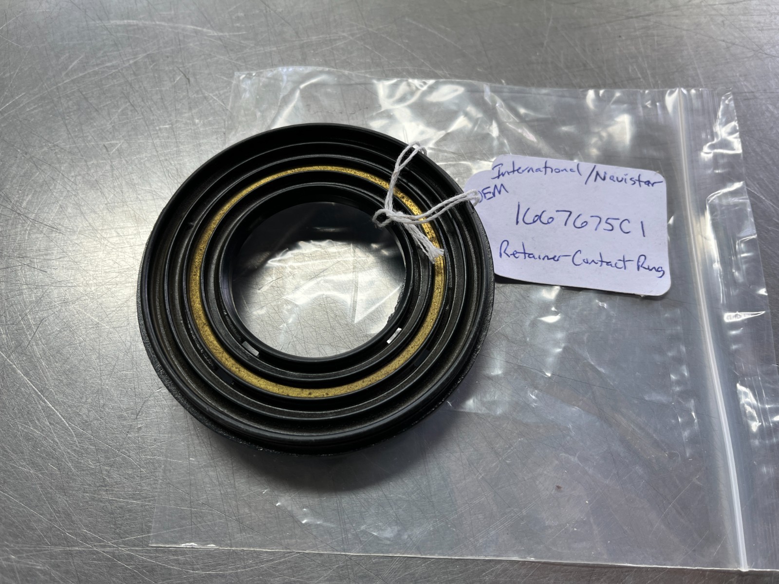 1667675C1  OEM International Navistar  Retainer Contact RING