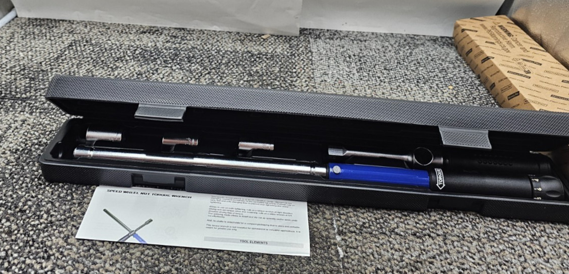 Michael Pro MP001002 Click Torque Wrench w/ Lug Wrench 1/2" Dr w/ 3 Sockets