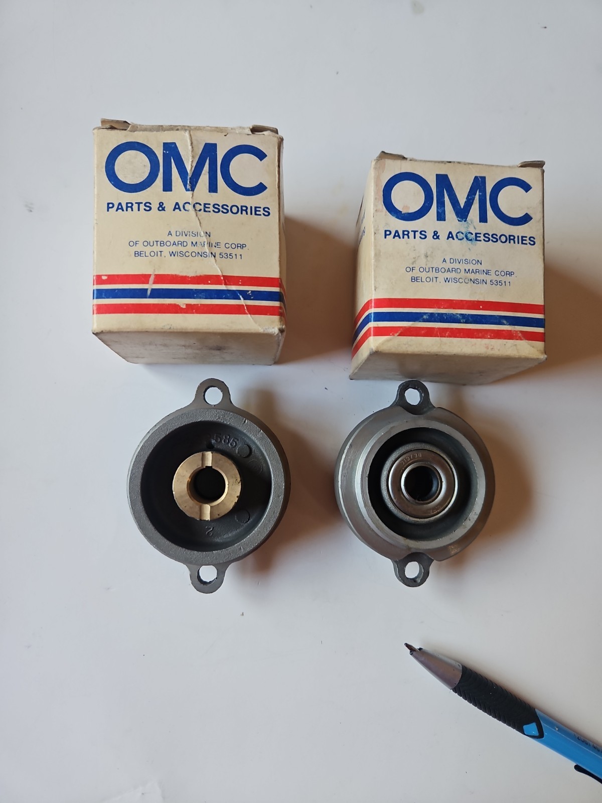 Qty2 Genuine OMC Johnson Evinrude Gearcase Head 382586 NOS OEM OMC89