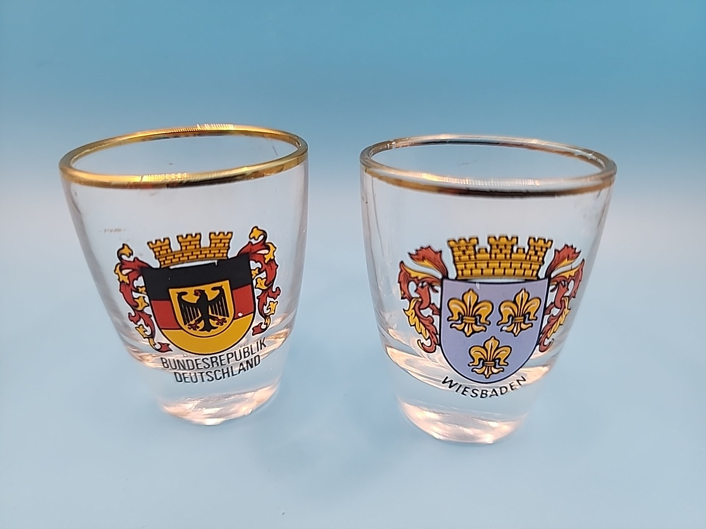 LOT OF 2 VINTAGE GOLD RIM SOUVENIR Germany Deutschland & Wiesbaden Shot Glasses