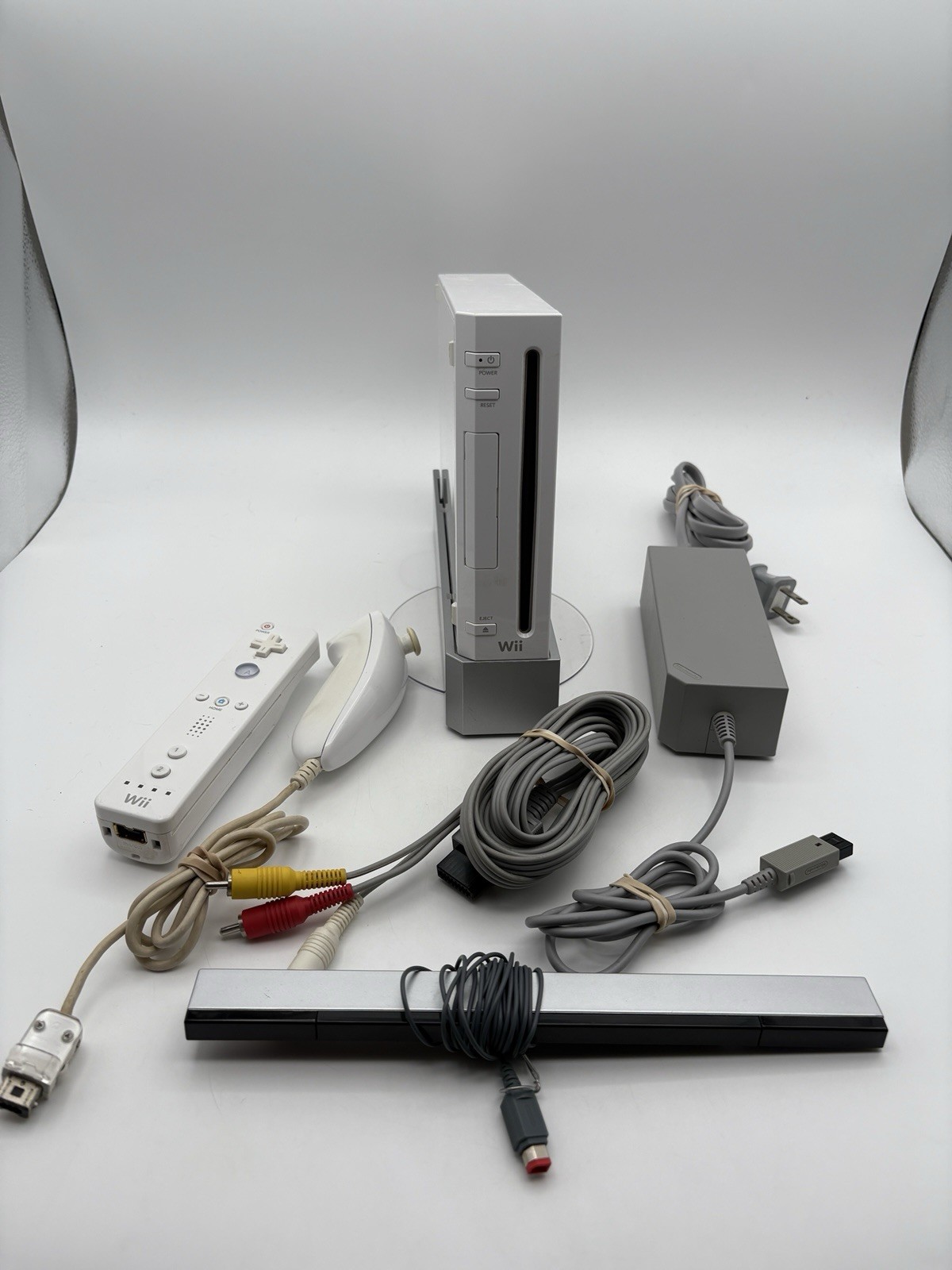 Nintendo Wii RVL-001 White Console W/ OEM Cables & Remote - Tested Works CLEAN