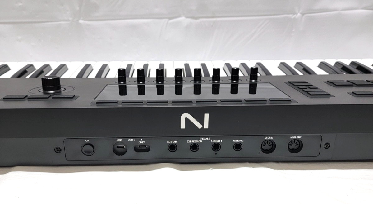 Native Instruments Kontrol S61 MK3 61-Key MIDI Keyboard Controller