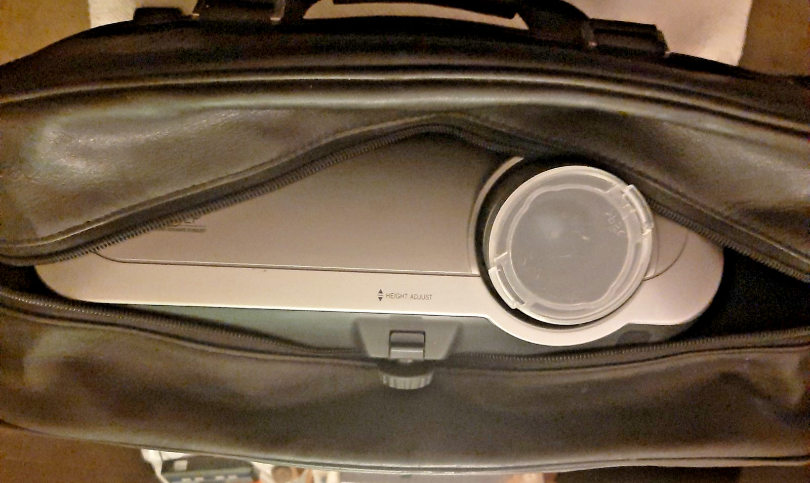 Sharp Notevision XR-10X Multimedia Projector with Leather Carrying Case