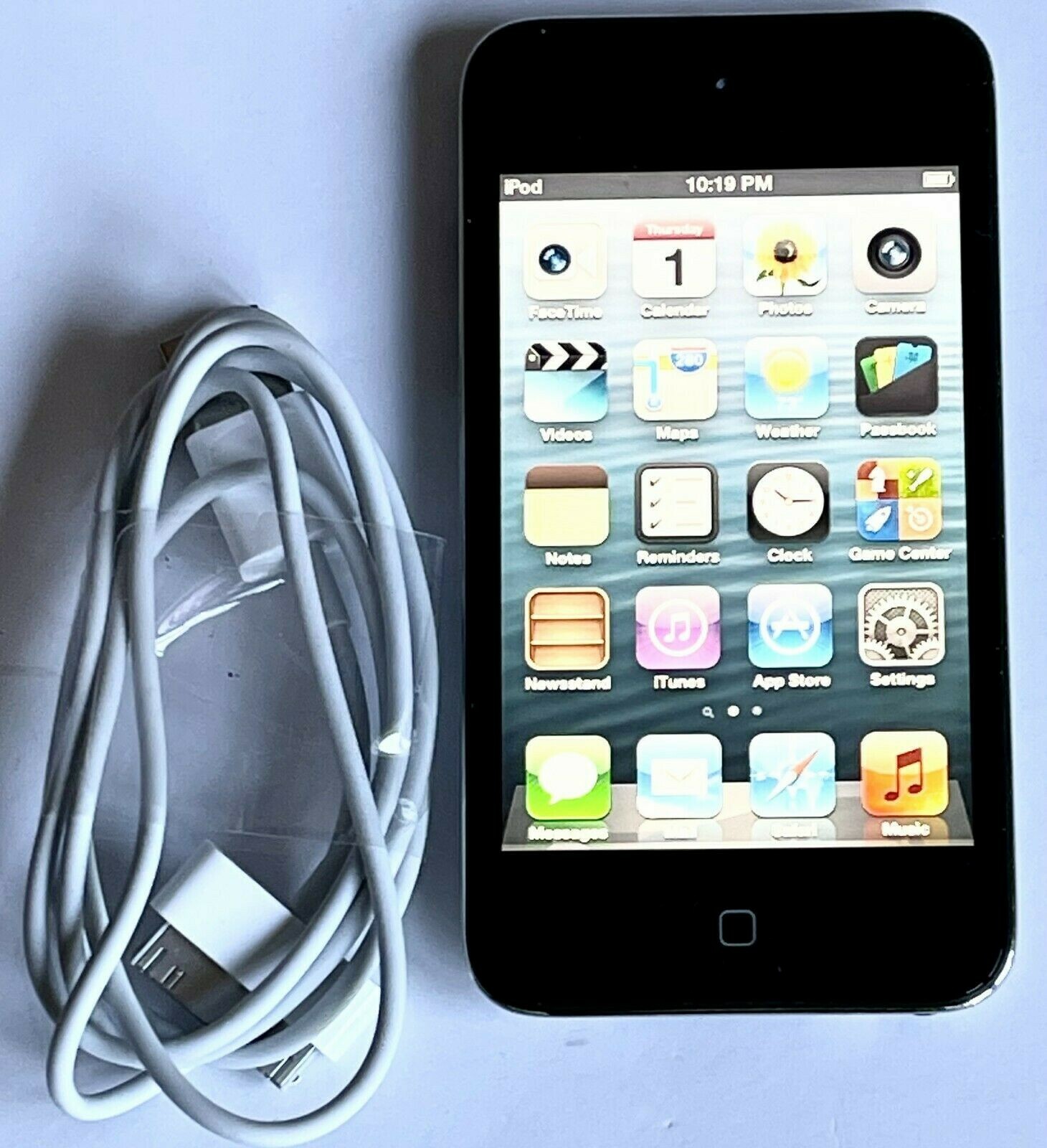 APPLE A1367 iPOD TOUCH 8GB SILVER 4th GENERATION MEDIA PLAYER ~ WORKING