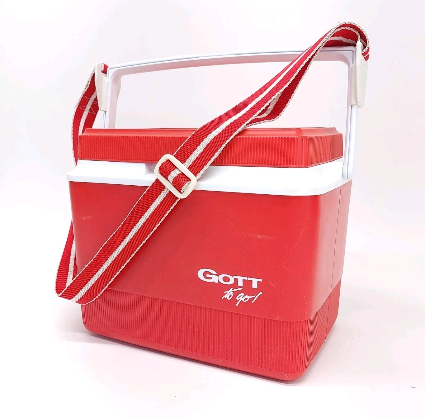 Vintage 80s Gott To Go Tote Cooler Retro Red Ice Chest Cary Strap