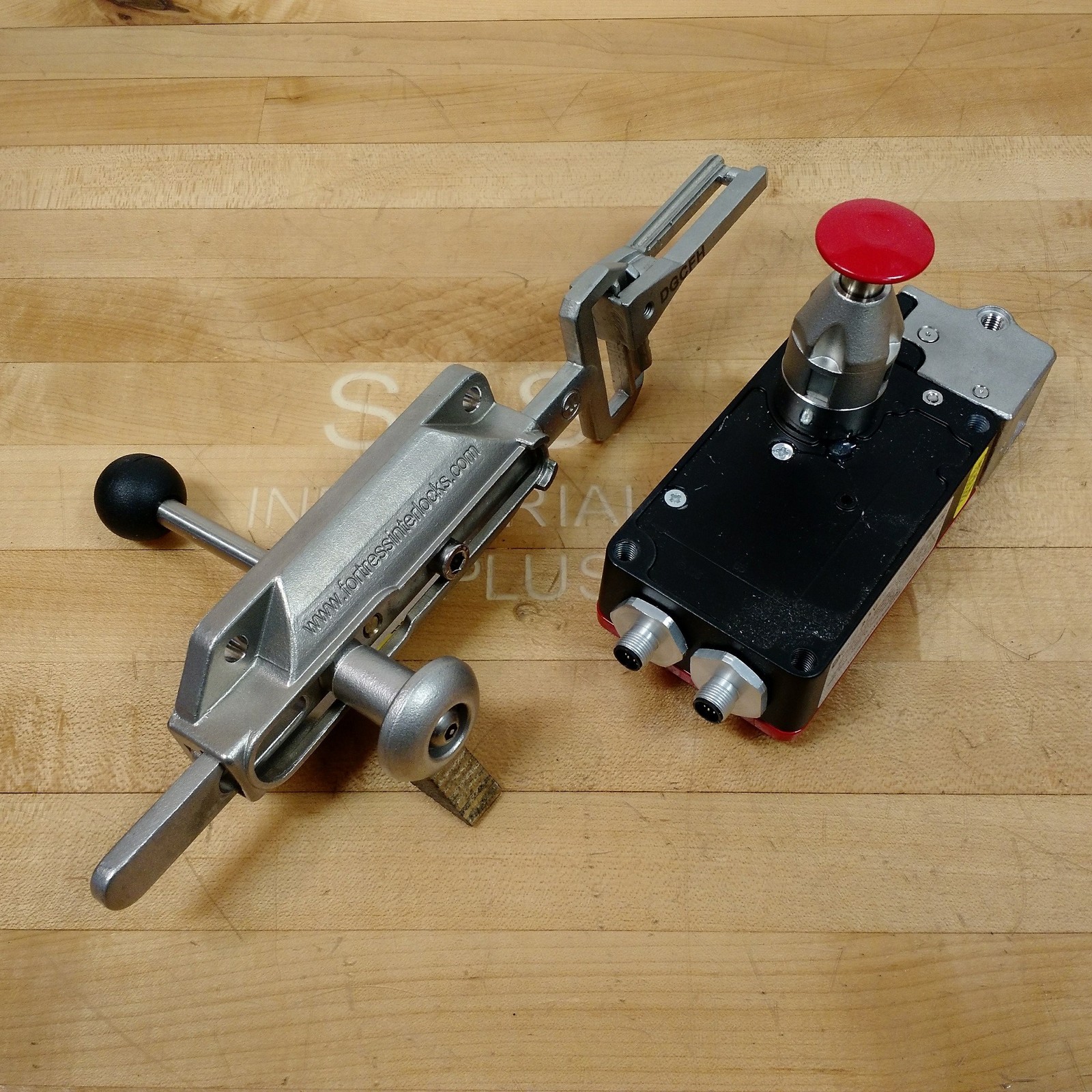 Fortress Interlocks FORD-YI2Y6SE411T03415D1D1 ITM-00110649 Switch with F40701