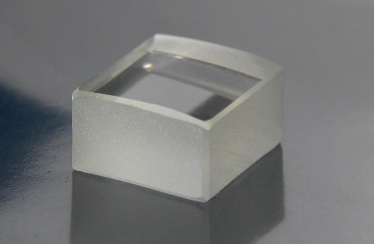 PCX CYLINDRICAL LENS ( RECTANGULAR CUT ) ~78 MM FL 16 x 15 x 8.8 mm, A/R COATING