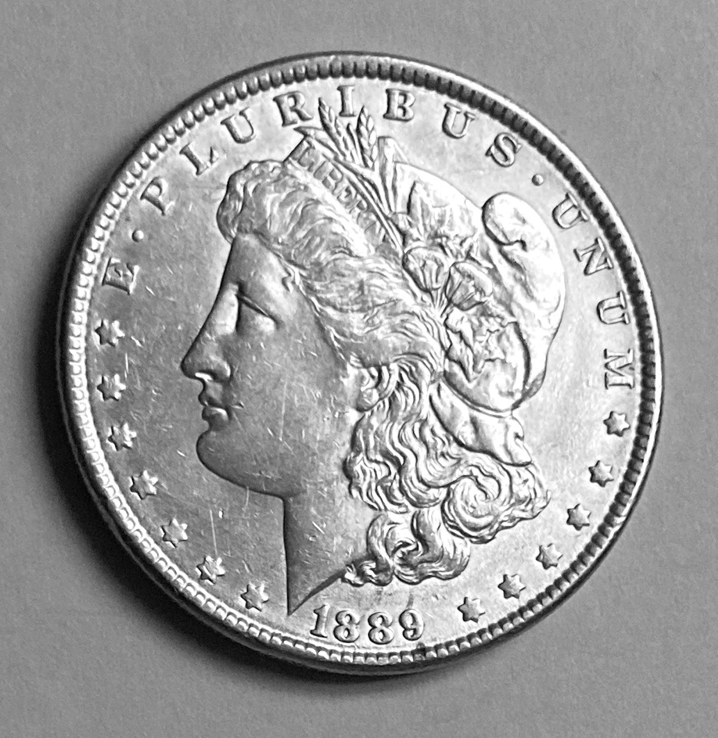 1889-P  MORGAN SILVER DOLLAR 90% SILVER $1 US COIN - FREE SHIPPING.   C07