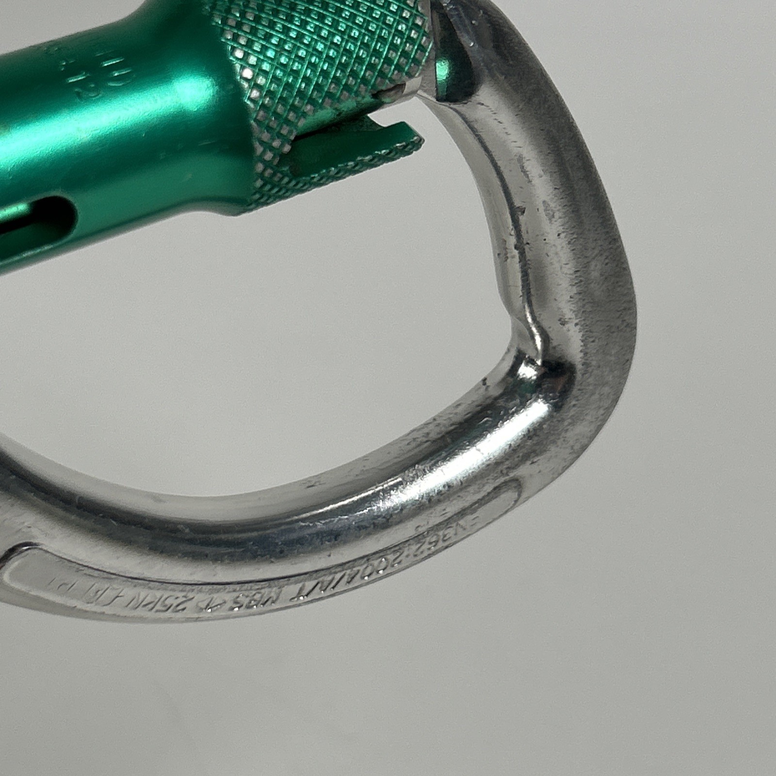 Captive Eye Locksafe Carabiner, Twistlock, Aluminum Gate Strength 3600lbs