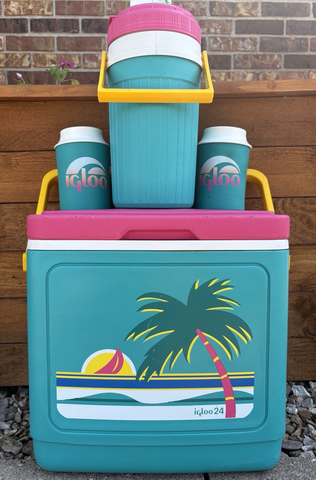 *4 PIECE SET* 1990 Igloo 24 Cooler, 1/2 Gal Jug, 2 Can Koozies Retro Palm Tree