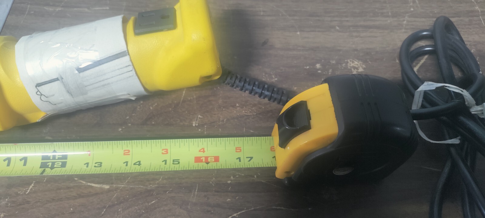 13-watt Fluorescent Work Light with Single Outlet Double Hook