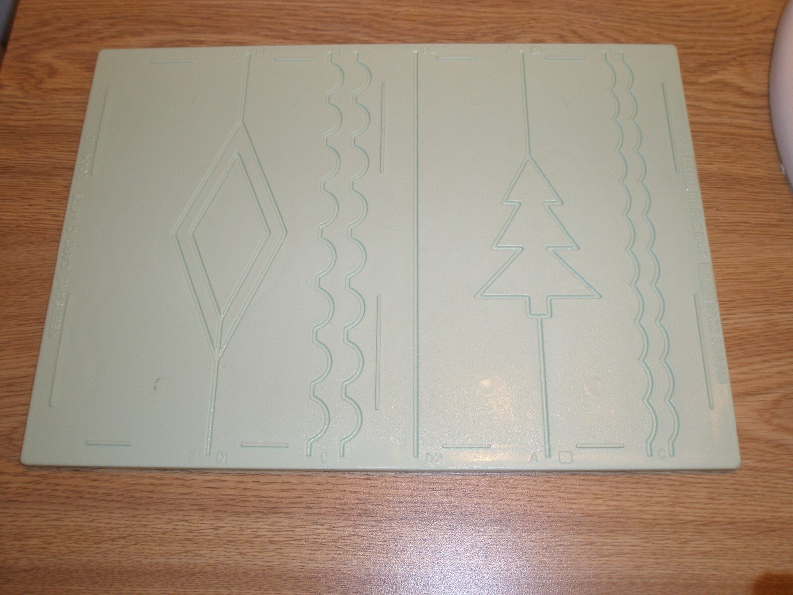 THE KEEPSAKE CARD CRAFT EMBELLISHER ~ Easily Produce Beautiful Embossed Designs