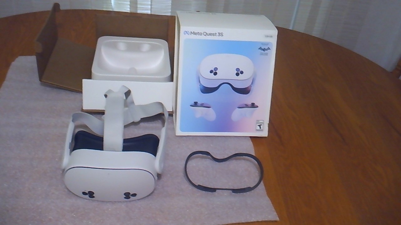 Meta Quest 3s 128gb headset only in original box. FREE SHIPPING
