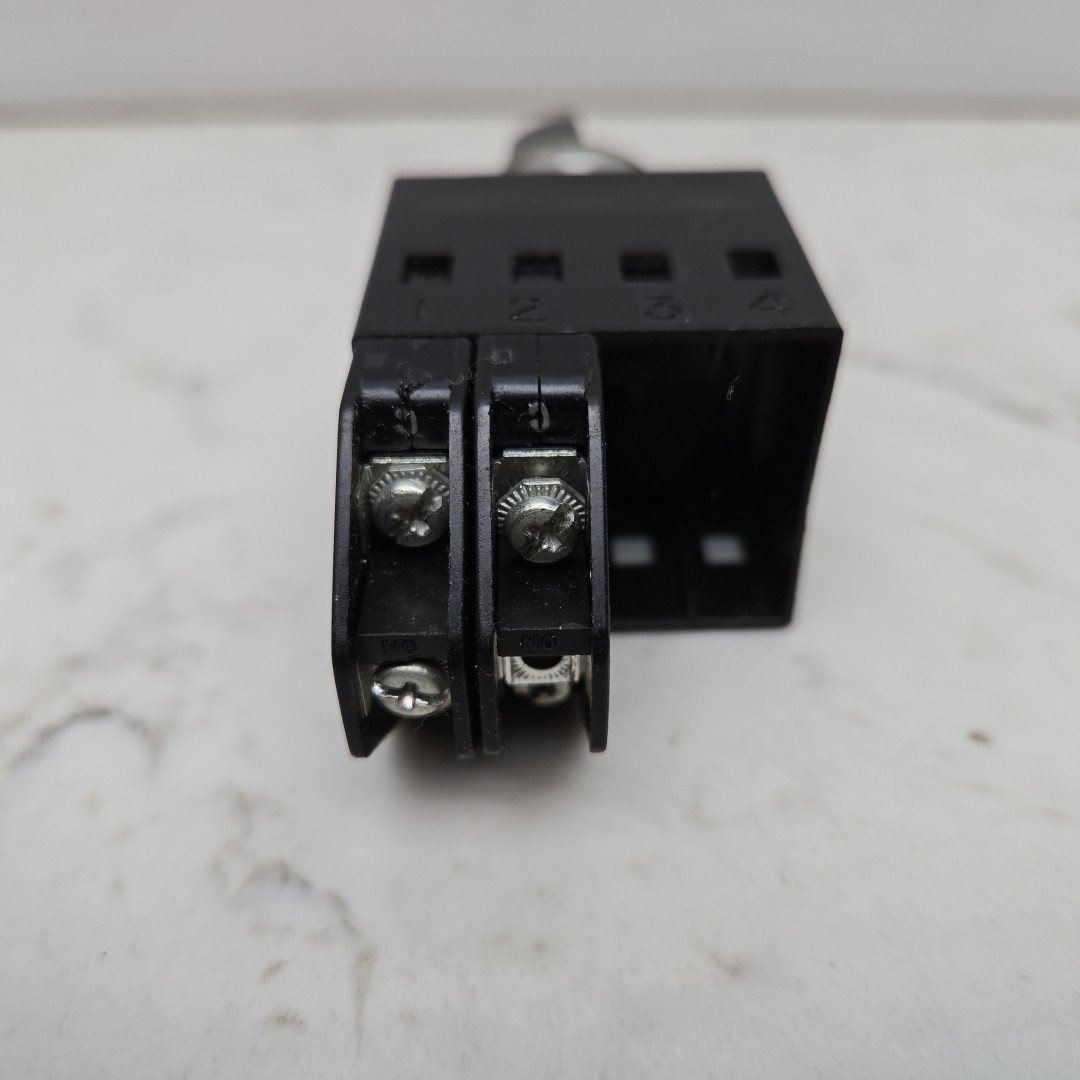 4 Pack Micro Switch PWSBM101 Selector Switch w/ PWCM and PWCE Contact Blocks