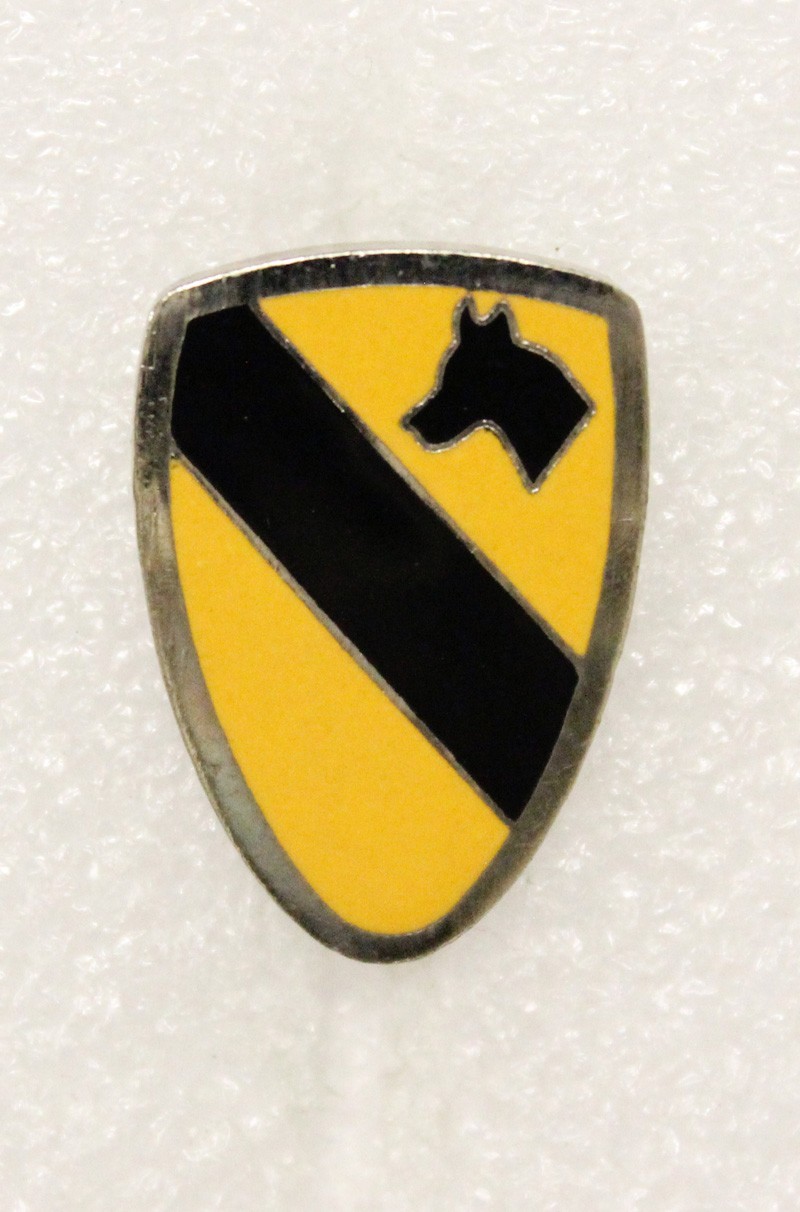 Veteran's Lapel Pin: 1st Cavalry Division - c/b, nhm