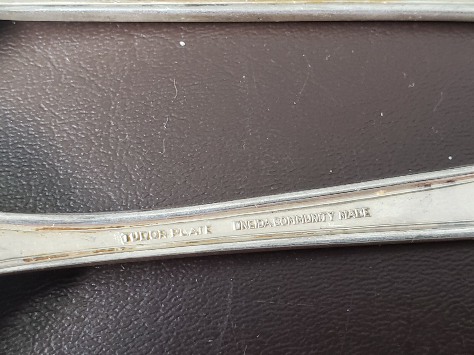 4 ANTIQUE VINTAGE COLLECTIBLE SOUP SPOONS 7.25" ONEIDA SILVER PLATE- TUDOR