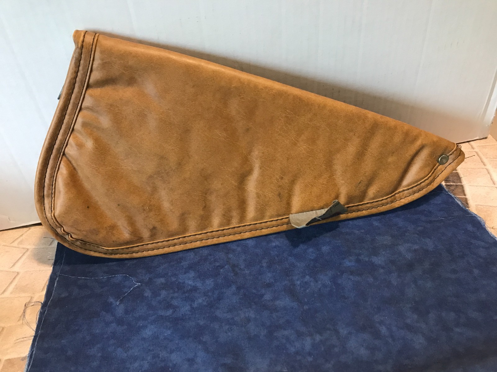 PISTOL/GUN NAUGAHYDE CASE PADDING INSIDE ZIPPER13X7"