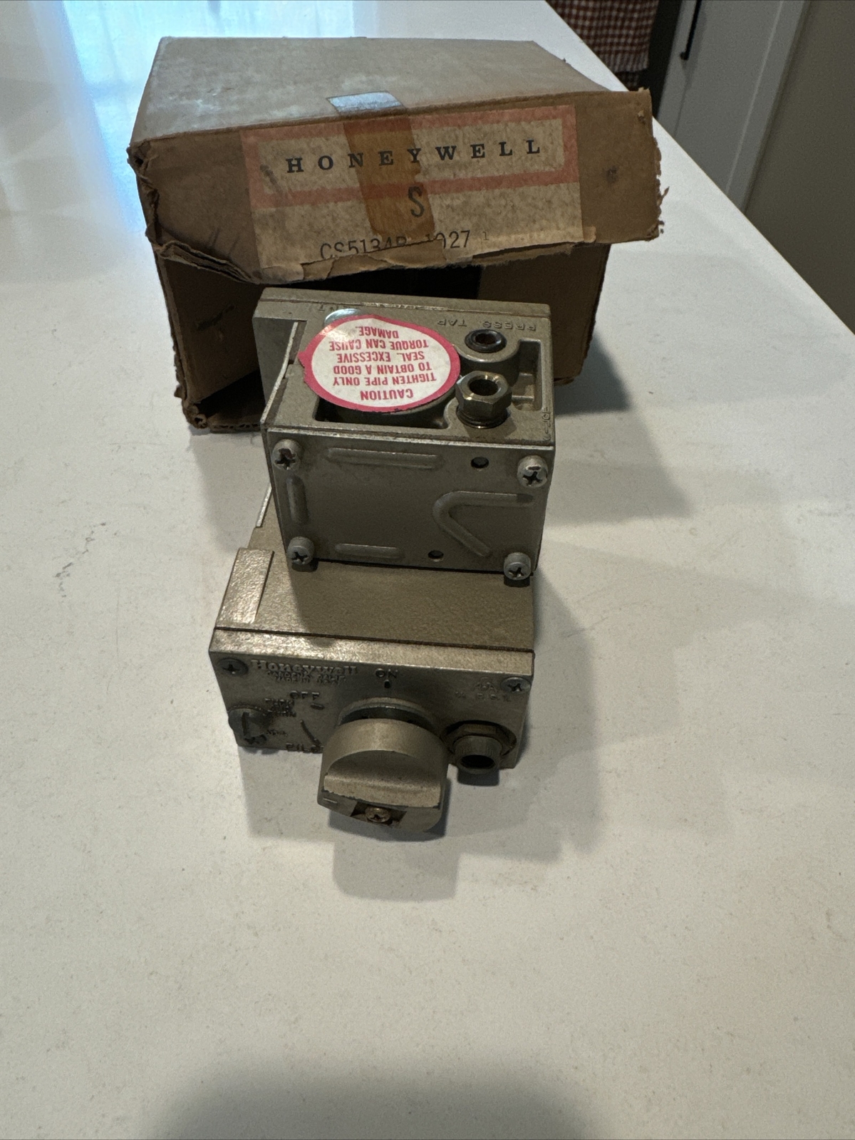 New Honeywell CS5134B1027 Manual Combination Gas Control CS5134B-1027