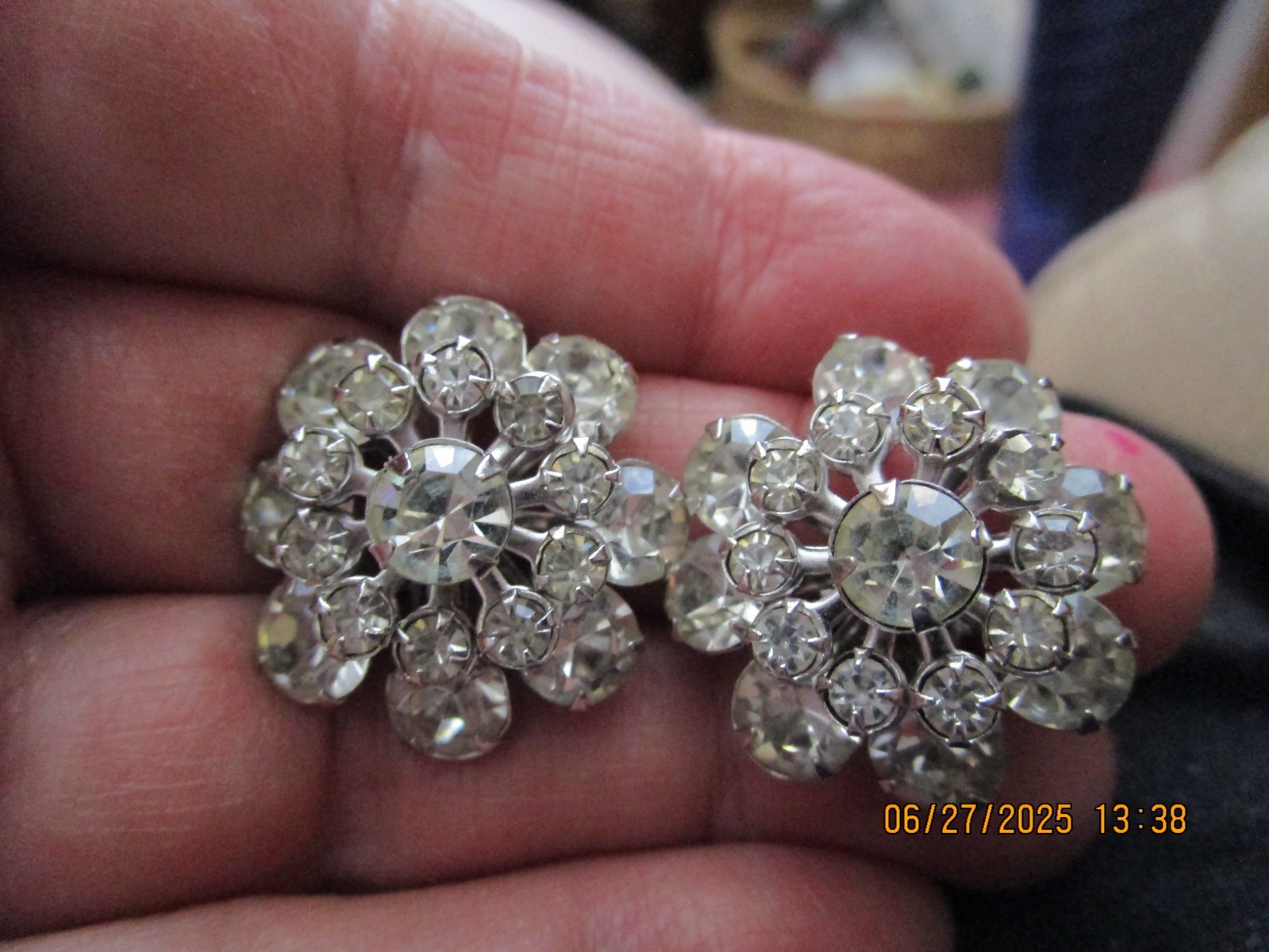 VTG 3 layer Clear Round Rhinestone Clip Earrings. riveted/prong set JL25-2