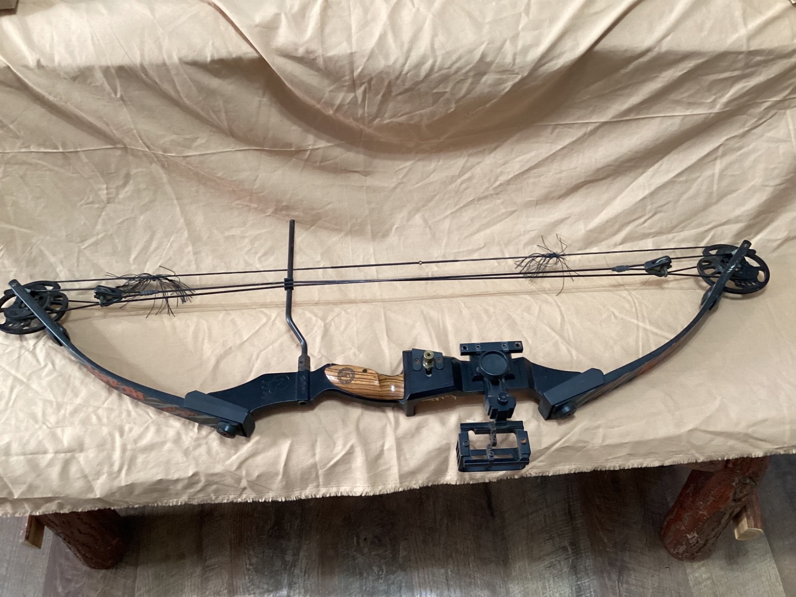 EXTREMELY RARE Collectible Ted Nugent Ultimate Beast Compound Bow by Martin