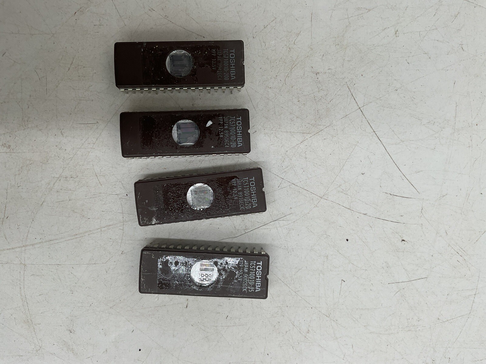 [4pcs] TC571001D-20 1Mbit EPROM DIP32CW USED