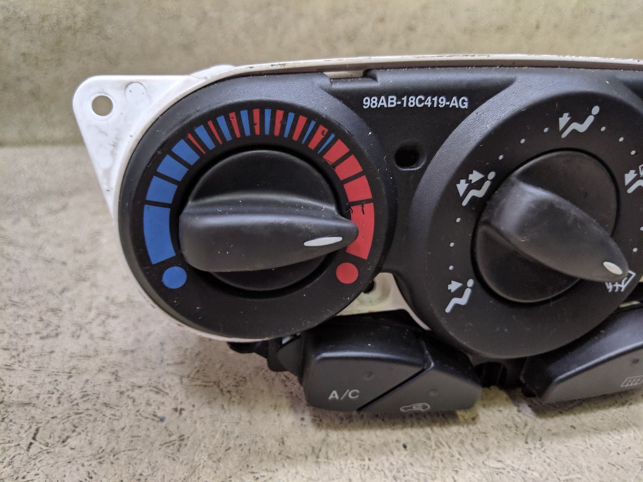 Temperature Climate Control Heater AC Switch Fits 00-07 FORD FOCUS k100-204260