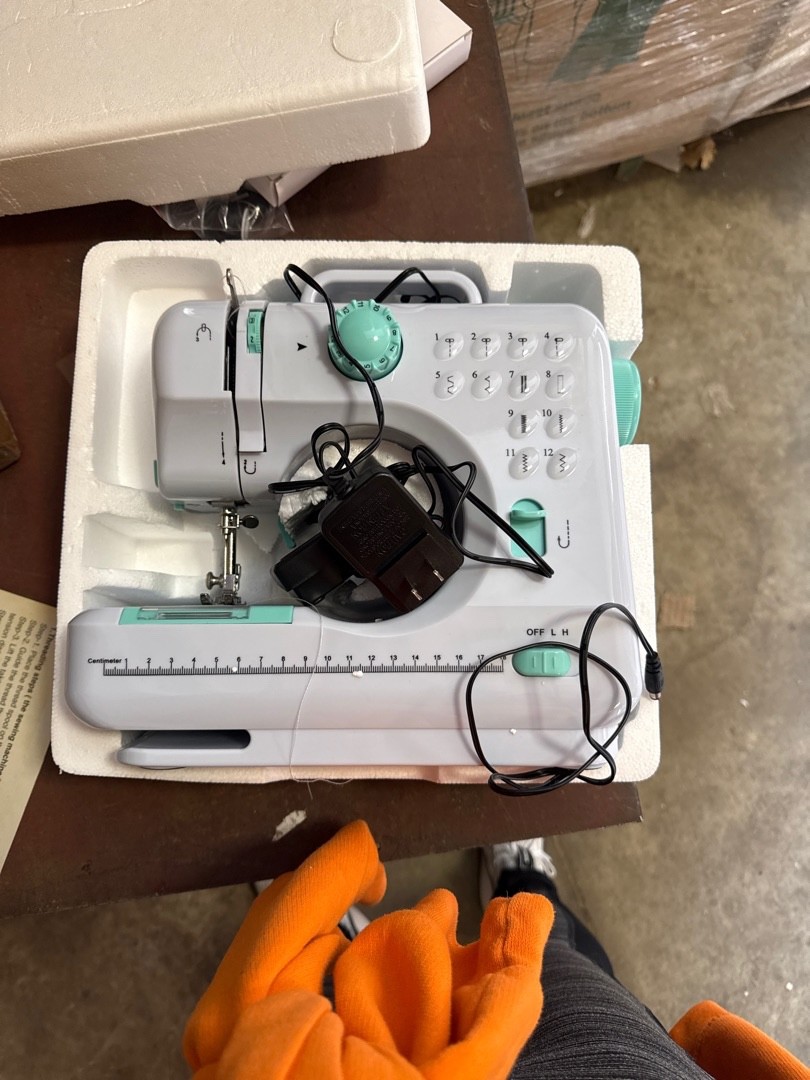 Sewing Machine compact White and Teal SKY6104