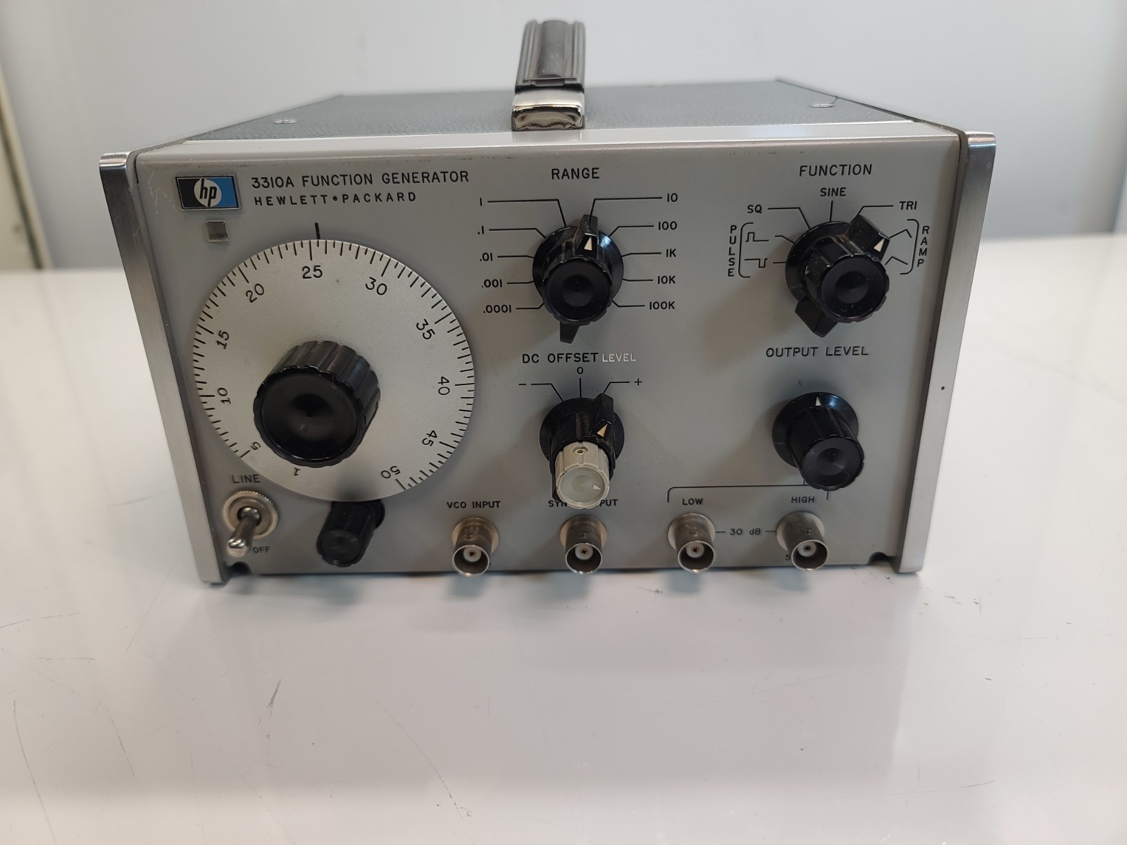 Hewlett Packard 3310A Function Generator