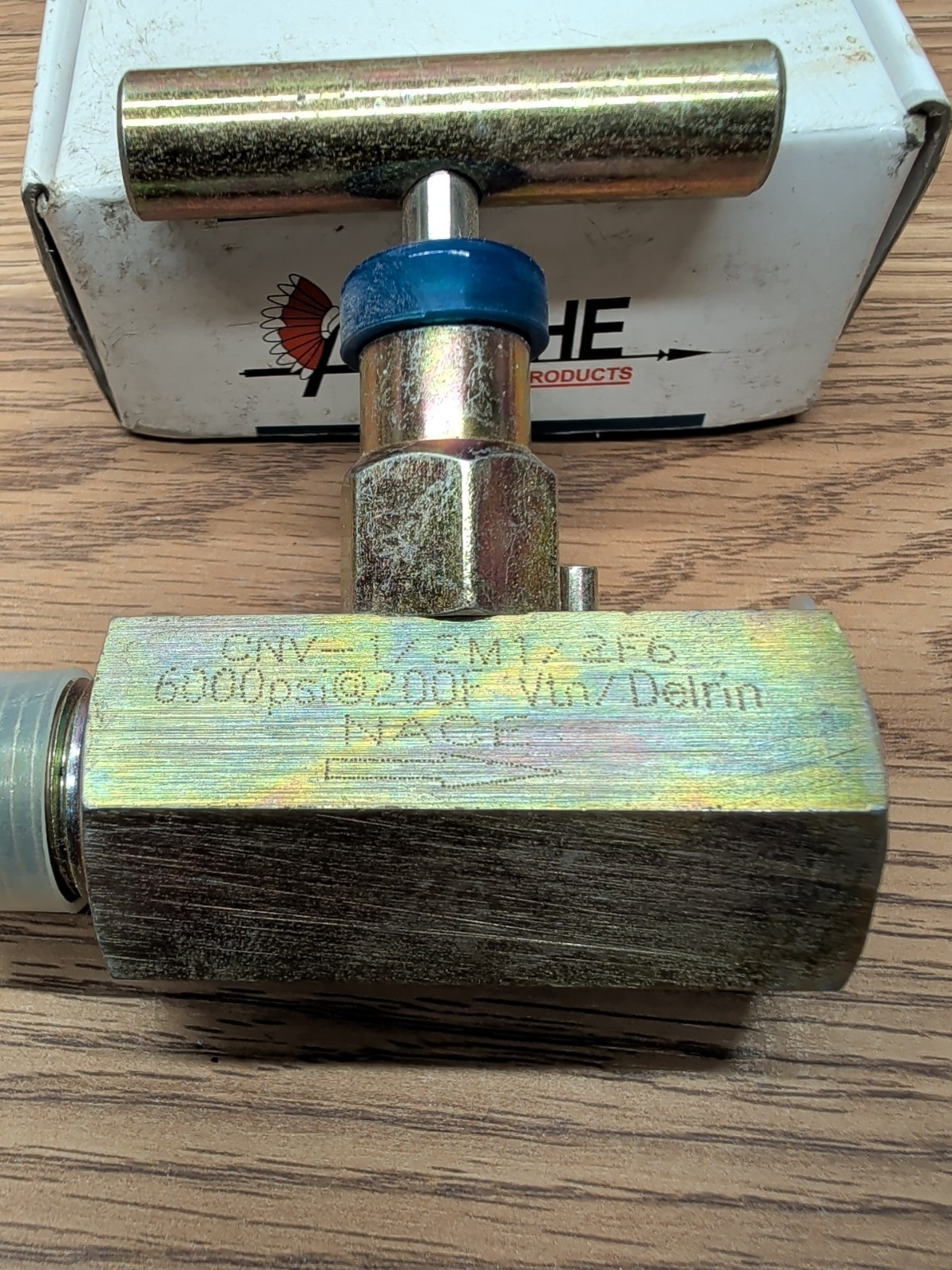 APACHE CNV-1/2M 1/2F6 6,000 PSI NEEDLE VALVE New In Box NOS