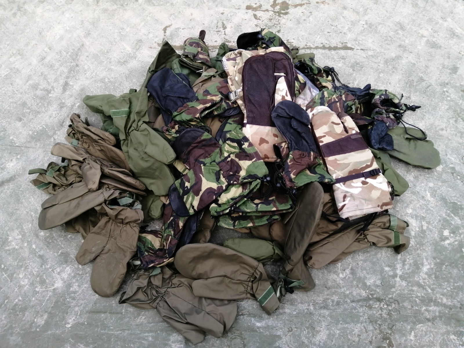 56x Job Lot British Army Mittens Pairs MTP Woodland DPM ECW Arctic Blizzard