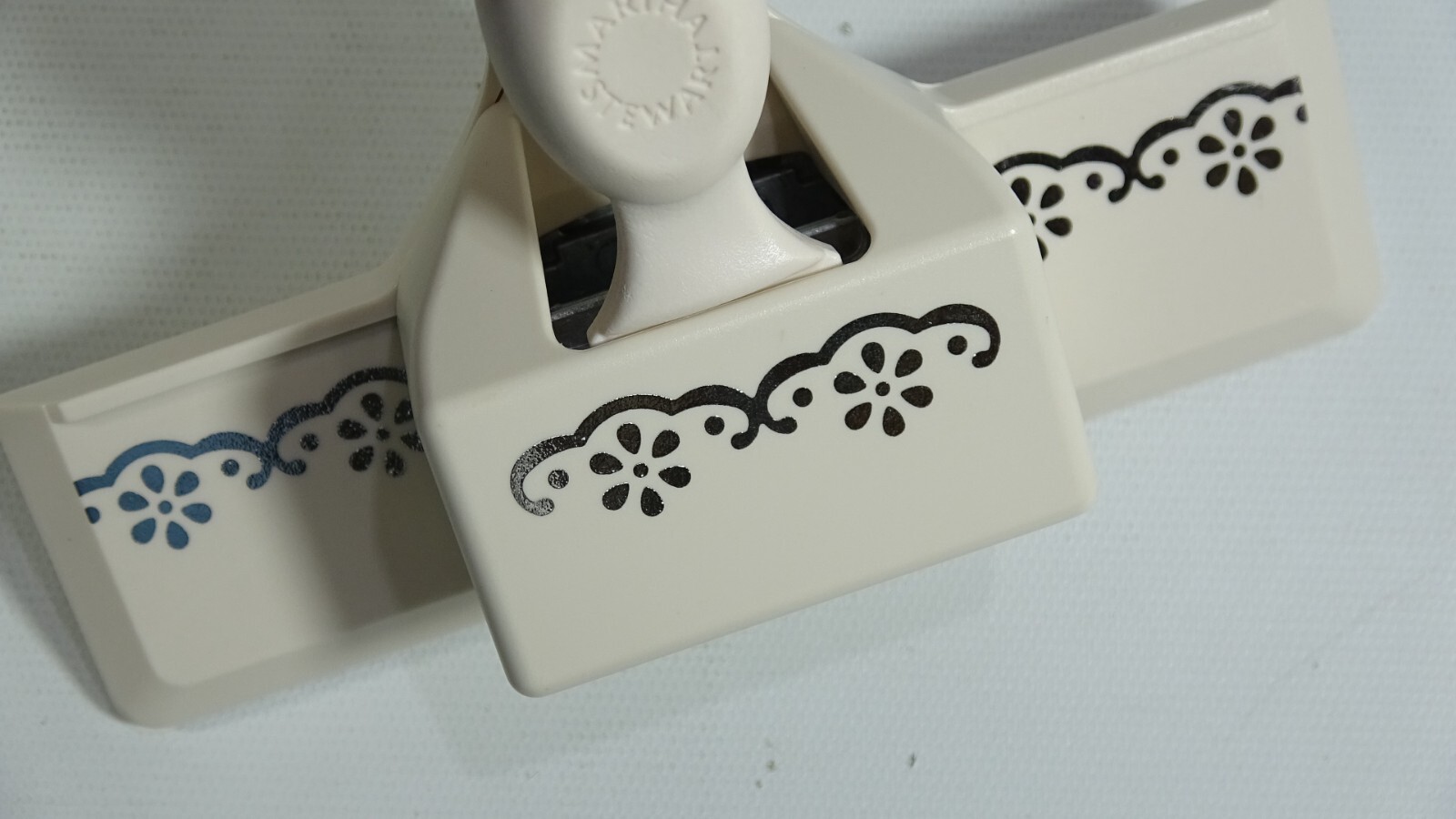 Martha Stewart Scalloped Flower Double Edge Punch