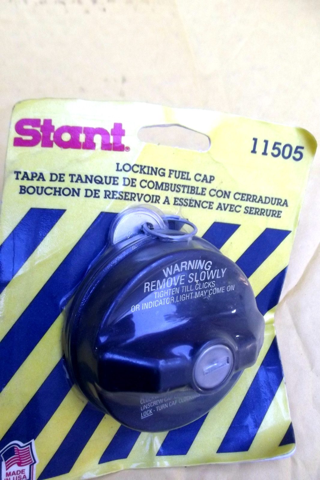 1 NEW STANT 11505, LOCKING GAS/FUEL CAP,CARDED,MADE IN USA.