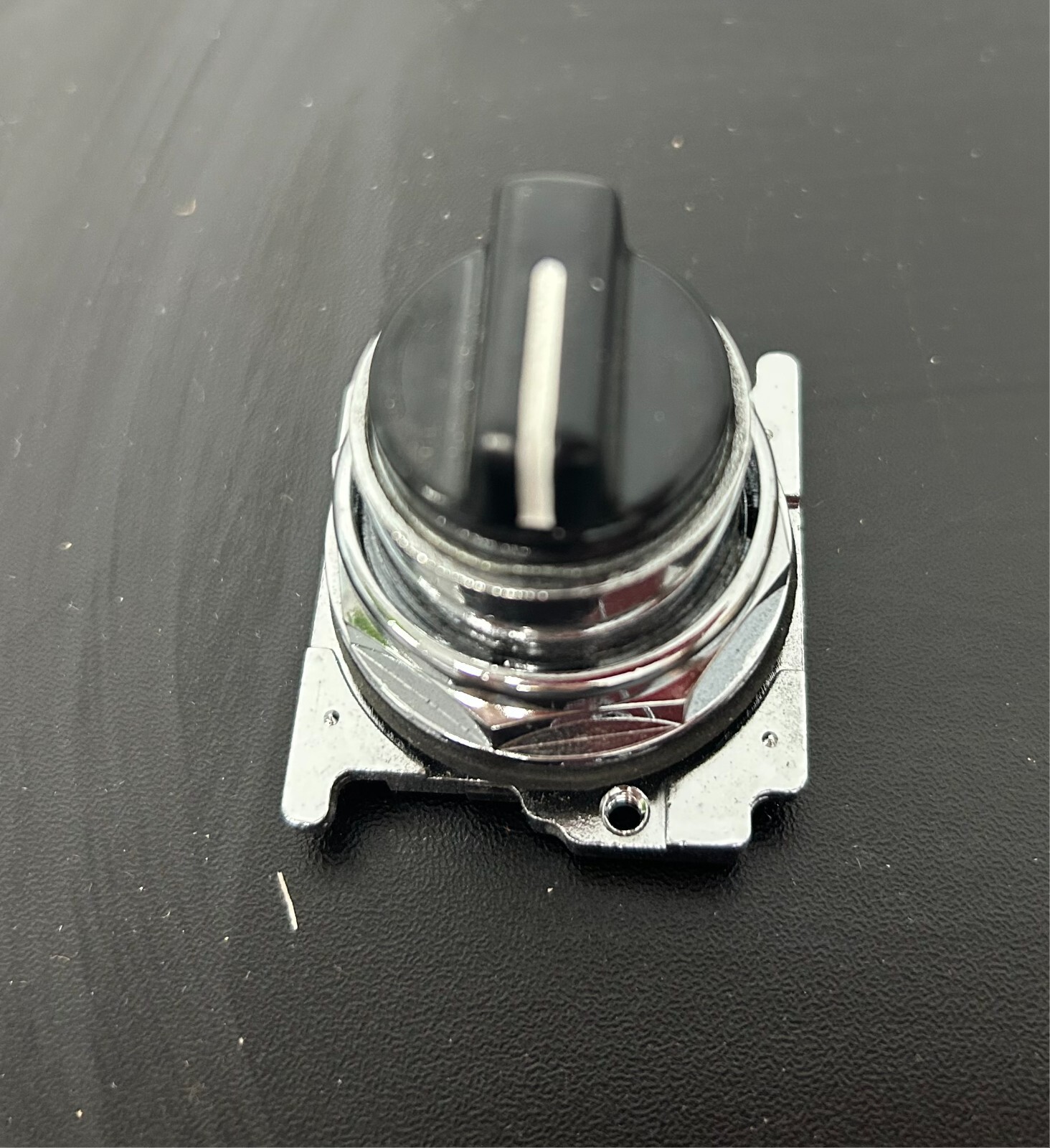 New Open Box Eaton 10250T21KB 3 Position Selector Switch Pushbutton