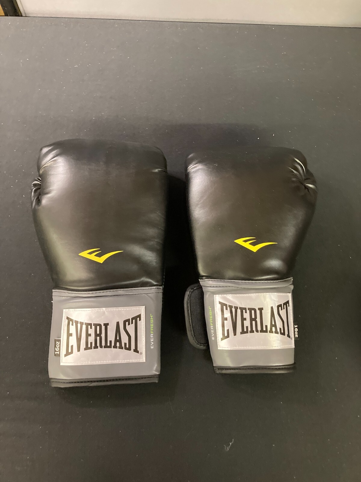 Everlast Prostyle 2 Boxing Gloves, Entry Level Training Gloves for Men and Women