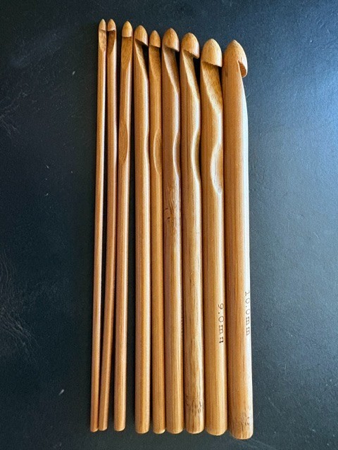 Lot of 9 wood crochet hooks from 3-9mm