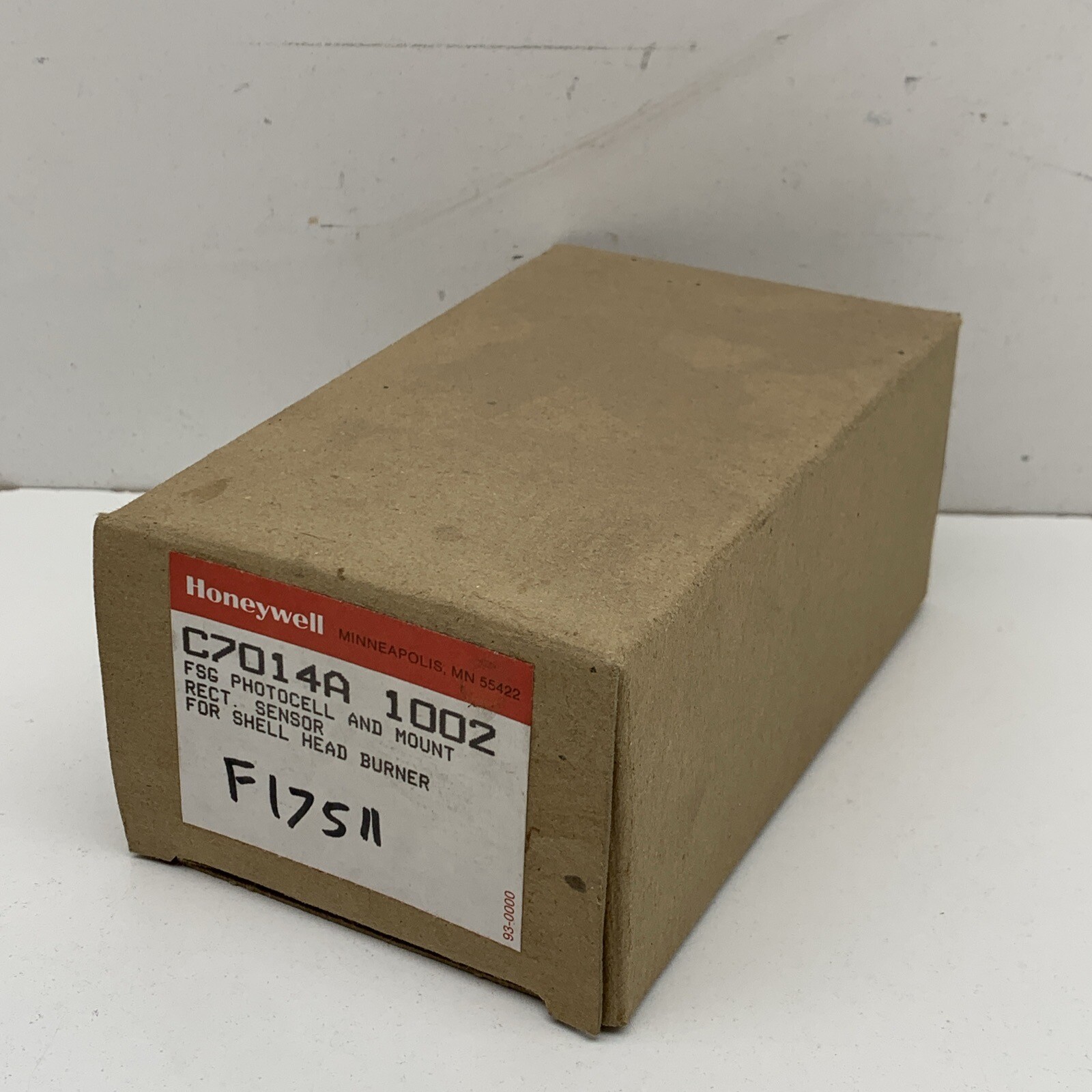 Honeywell C7014A 1002 Photocell & Mount Rectifying Sensor for Shell Head Burner