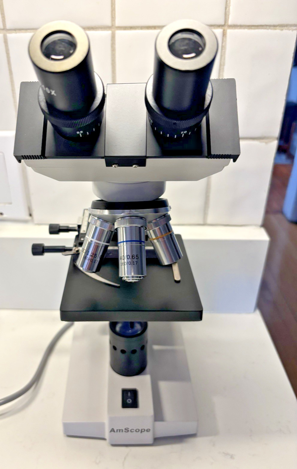 AmScope B100 Series Binocular Microscope 40x-1000x White -Super Clean
