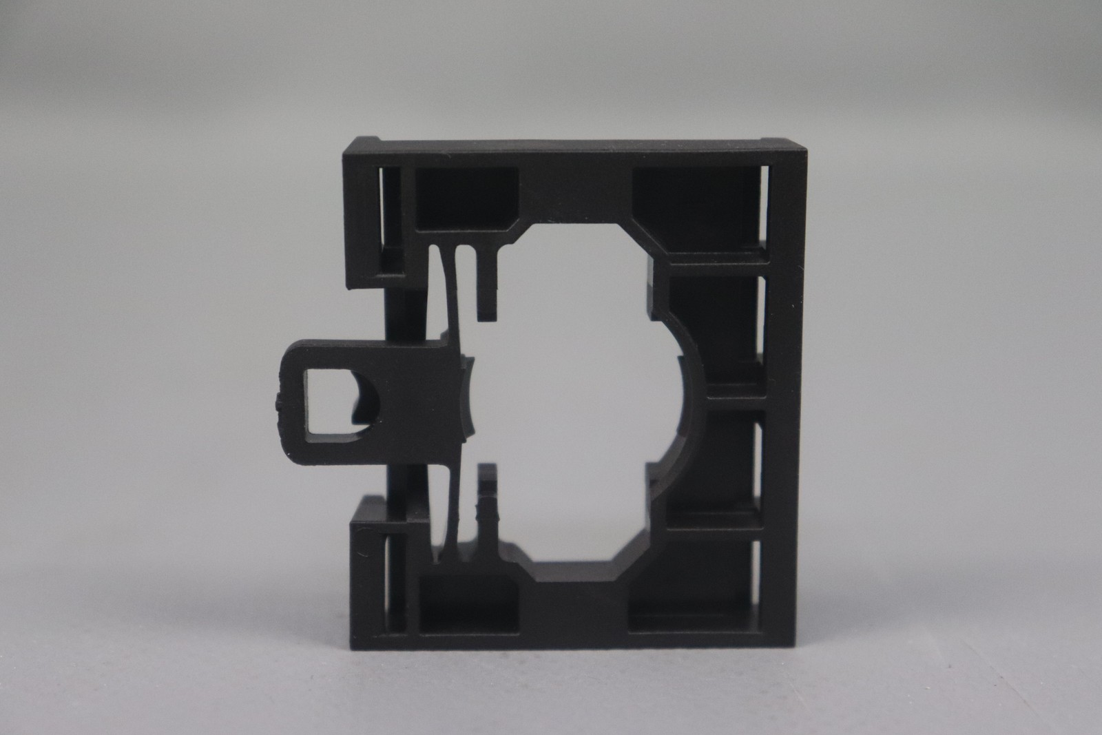 Eaton M22-A4 Mounting Adapter 279437 4 Installation Points (8 Pack) Unused
