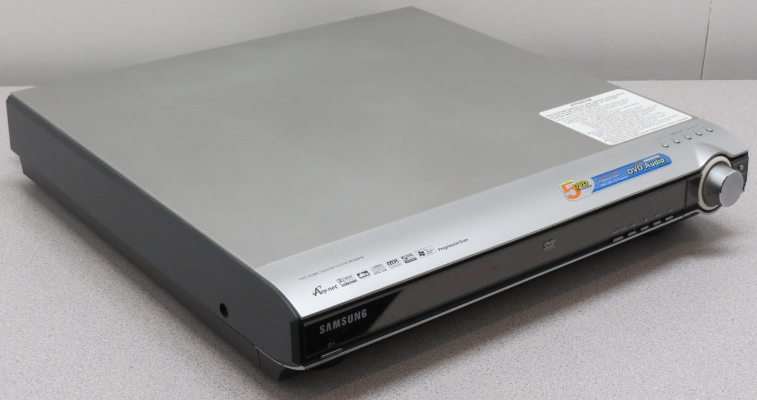 Samsung DVD Home Theater System HT-DS610 - 5 disc player DVD / CD - powers on