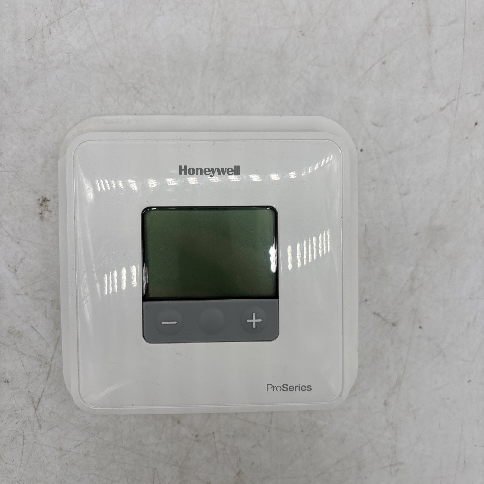 Honeywell TH1110D2009 Thermostat With Mounting Plate
