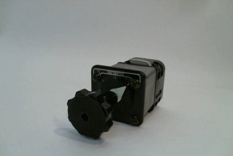New General Electric GE 10AA003 Voltmeter Transfer Switch NNB