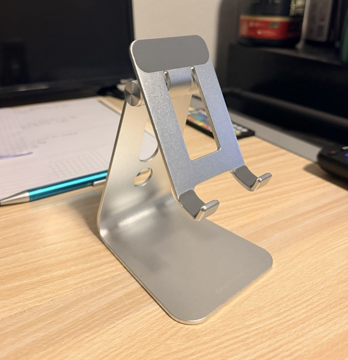 OMOTON Rotating Metal Aluminum Silver Desktop Tablet Stand Holder