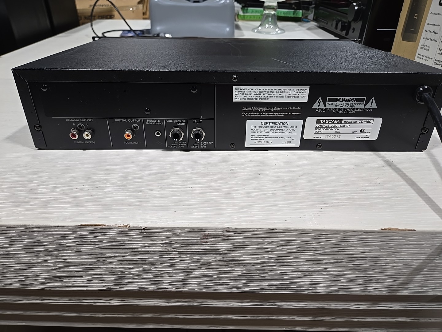 Tascam cd-450 master cd player. With analog and digital outputs