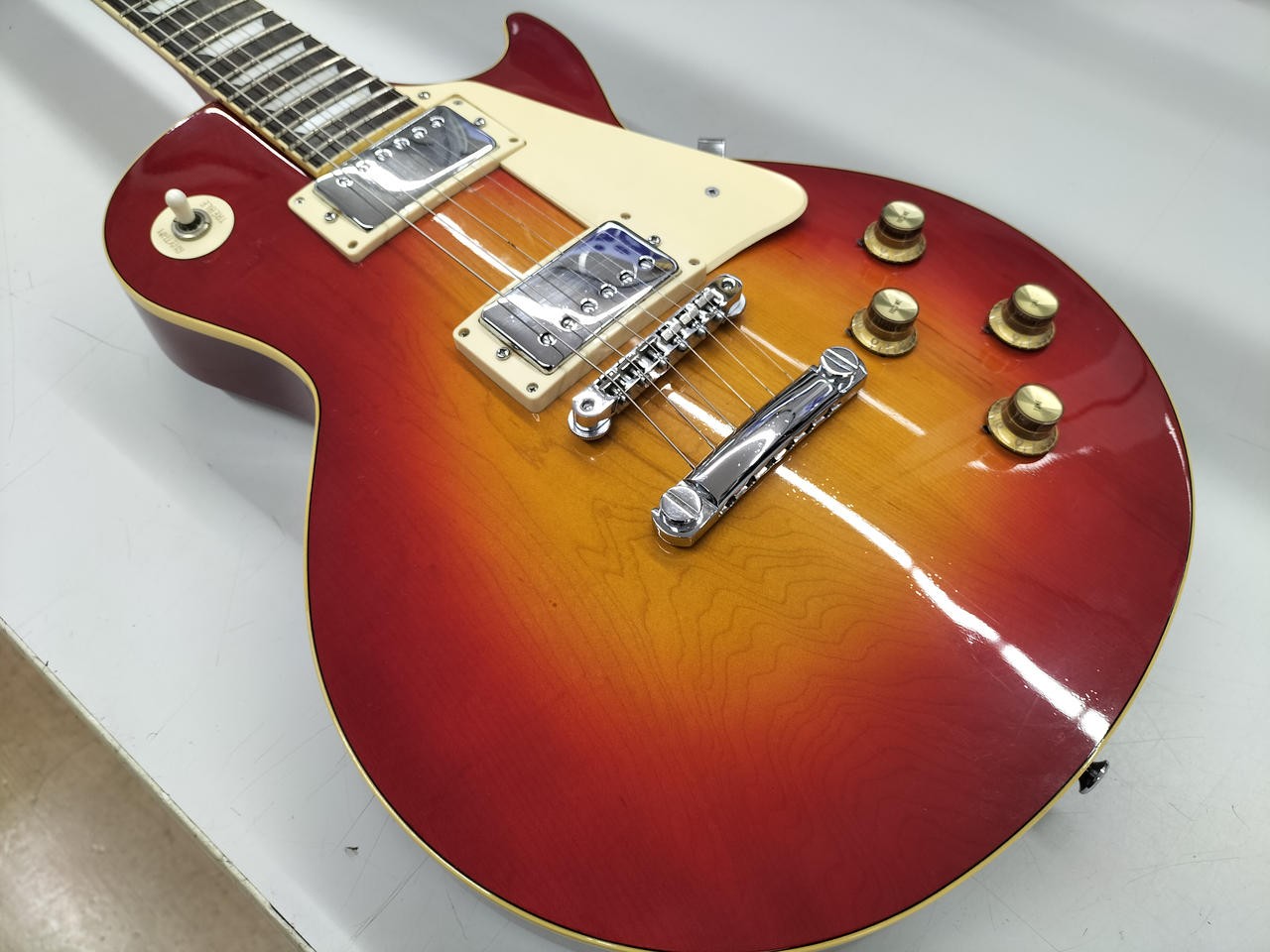 YAMAHA SL380 electric guitar
